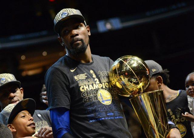 [CBA]古德温突破传球 原帅三分出手一箭穿心.