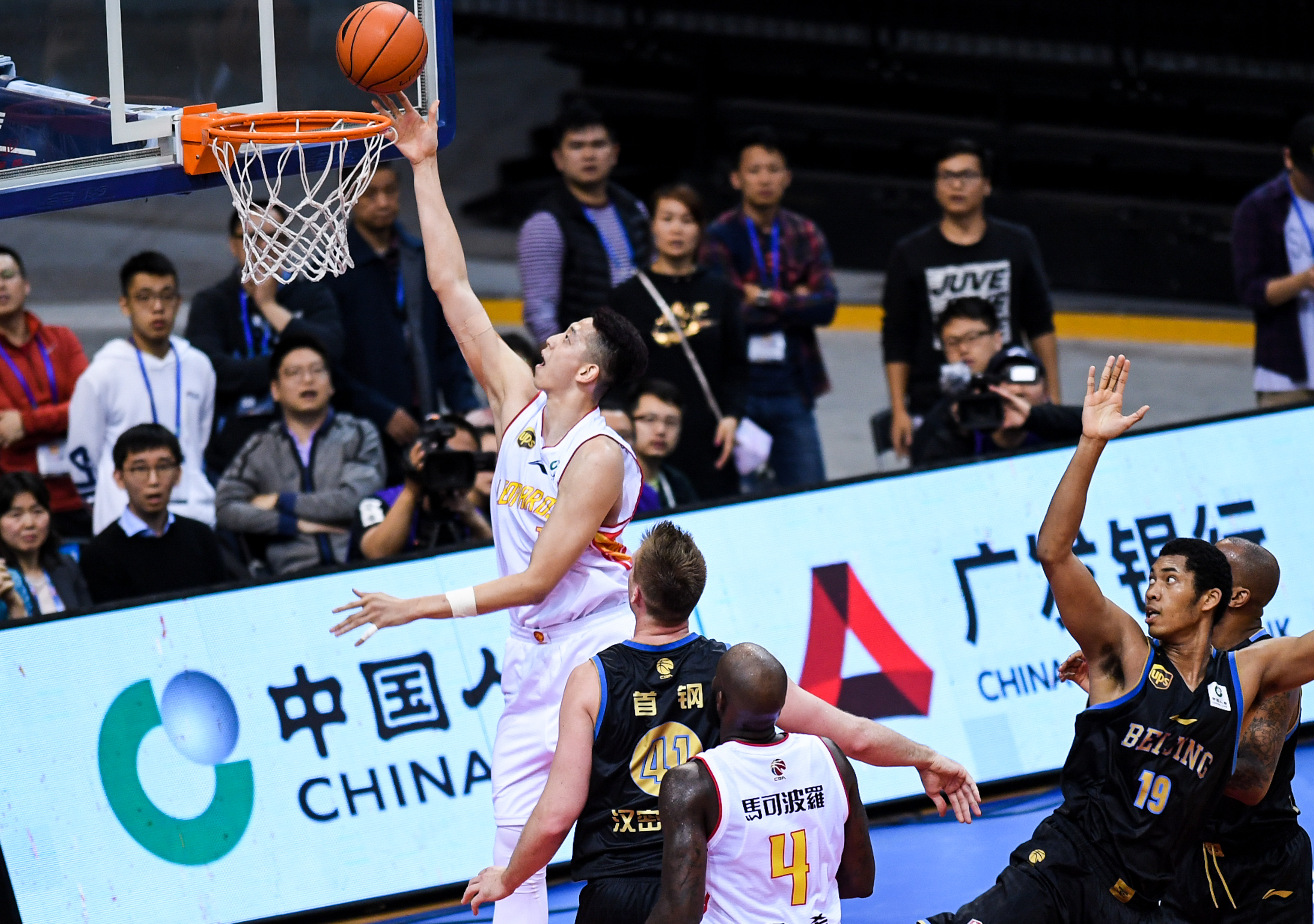 她让球队的 她让球队的